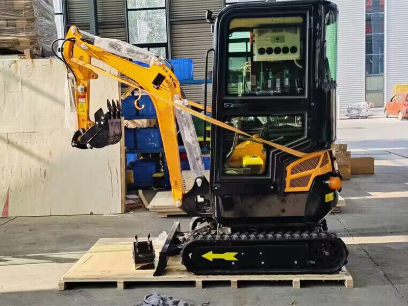 HT18 mini excavator shipped to Germany